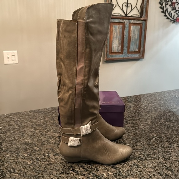 Madden girl tall zilch taupe boots NIB 8.5 - Picture 6 of 14